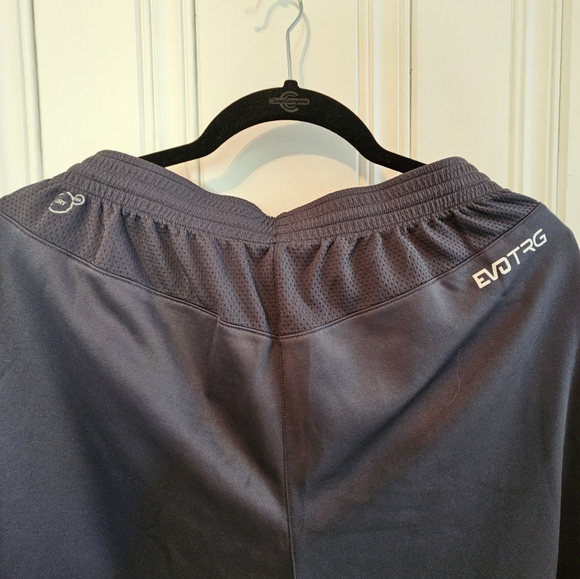 Used Medium Men's Gray & Red Puma Sweatpants - Picture 11 of 11